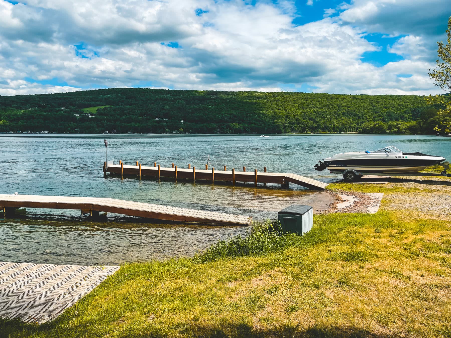 A boat moored at the Keuka Lakeside Inn dock on a clear day